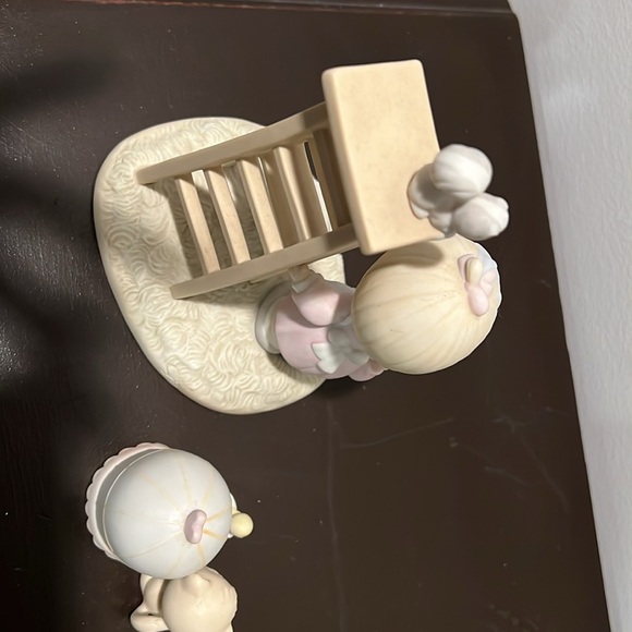 Precious moments x 2 - Picture 4 of 4